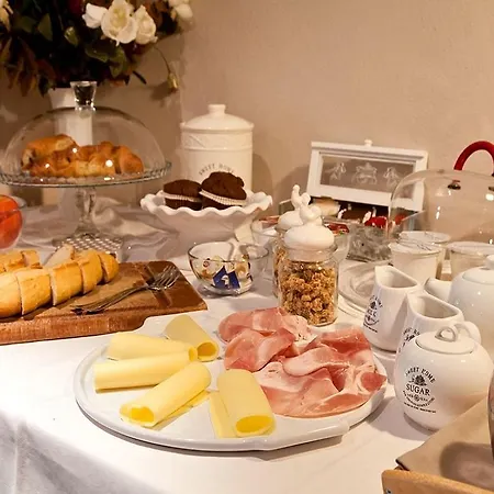 Frola Bed & Breakfast *